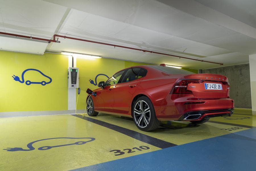  Volvo S60 T8 R-Design 2018 года  (WW) (фото 27 из 40)